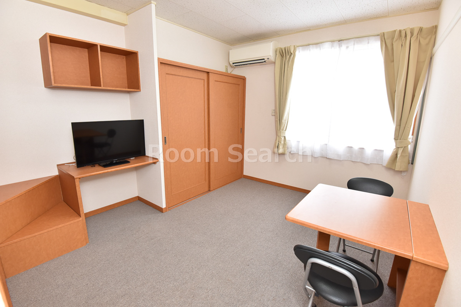 その他部屋・スペース　テレビ、カーテン、エアコン付き