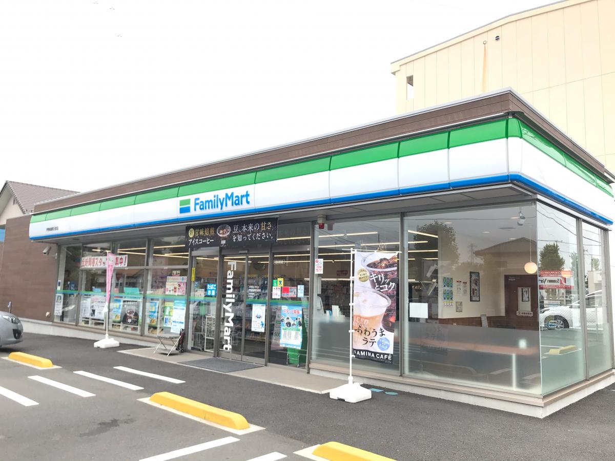 コンビニ　ファミリーマート伊勢崎連取町店（コンビニ）まで352m