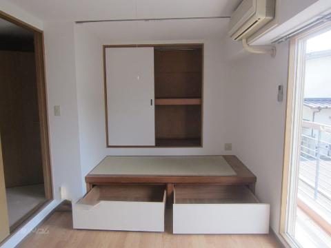 居室・リビング　室内