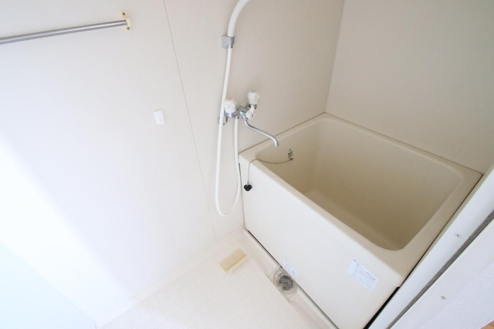 バス・シャワールーム　シャワー付きの浴室です