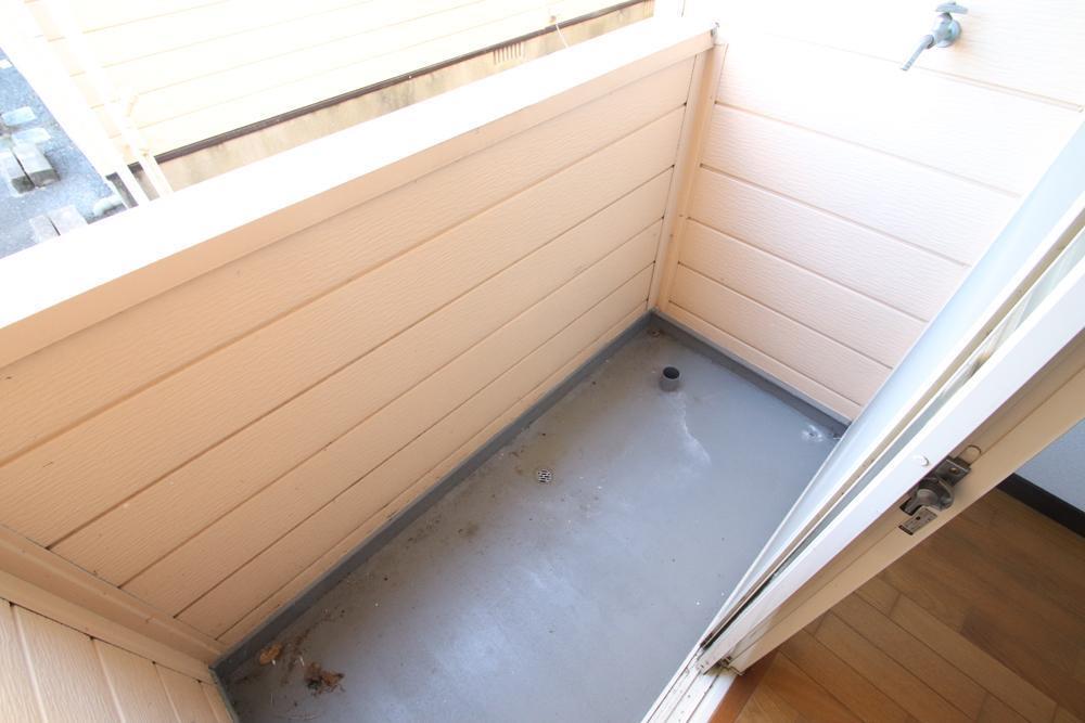 バルコニー　バルコニーが洗濯機置き場となります