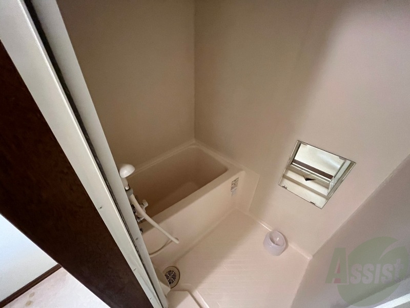 バス・シャワールーム　お風呂になります。一日の疲れを癒してくださいね。