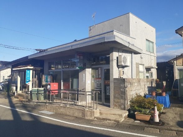 【魚津市経田西町のアパートの郵便局】