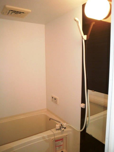 バス・シャワールーム　追い焚き付きでいつでもぽかぽかお湯です♪