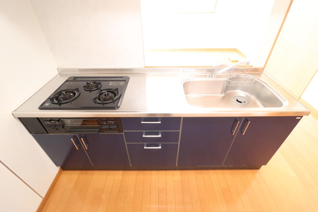 キッチン　キッチンは3口コンロのカウンターキッチン!!
