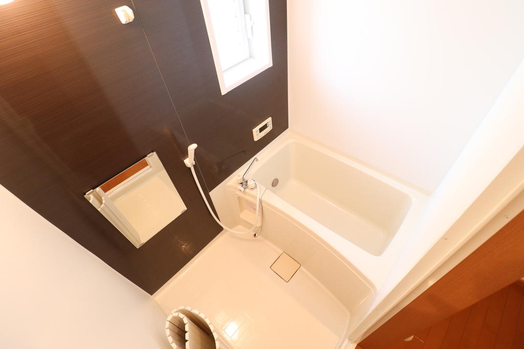 バス・シャワールーム　お風呂は追焚き付きです