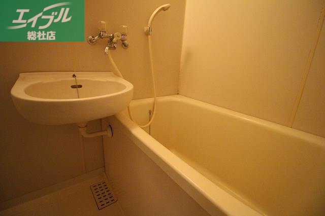 バス・シャワールーム　バス・洗面台