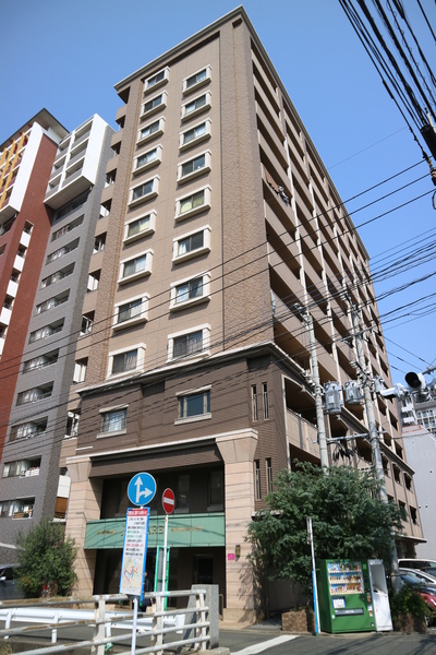 北九州市小倉北区中津口のマンションの建物外観