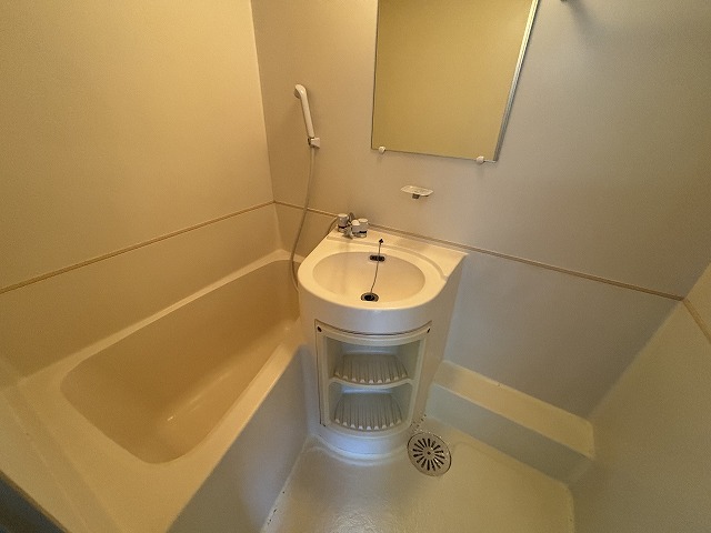 バス・シャワールーム　バスルームもゆったり♪