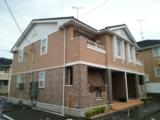 松山市北吉田町のアパートの建物外観
