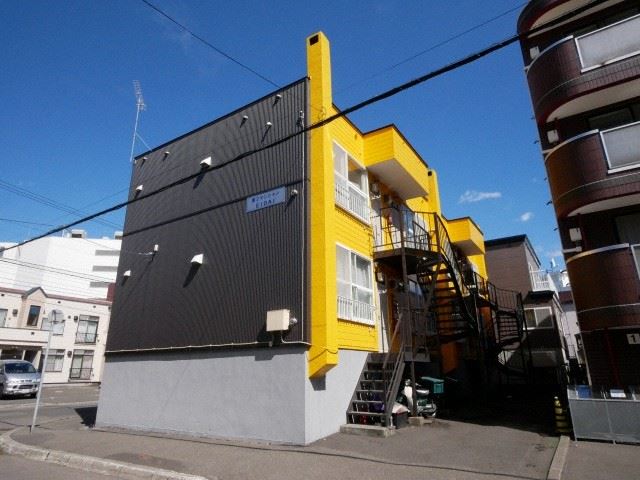 札幌市北区北三十六条西のアパートの建物外観
