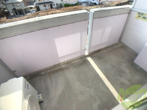 バルコニー　バルコニーは幅もしっかりあって洗濯物がはかどりそうですね。