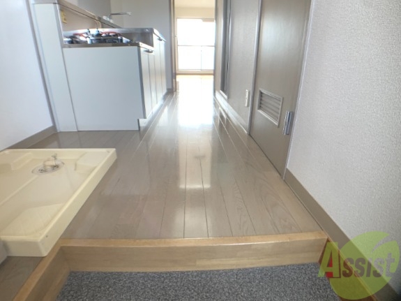 玄関　玄関から撮影しました。明るい雰囲気が伝わってきます。