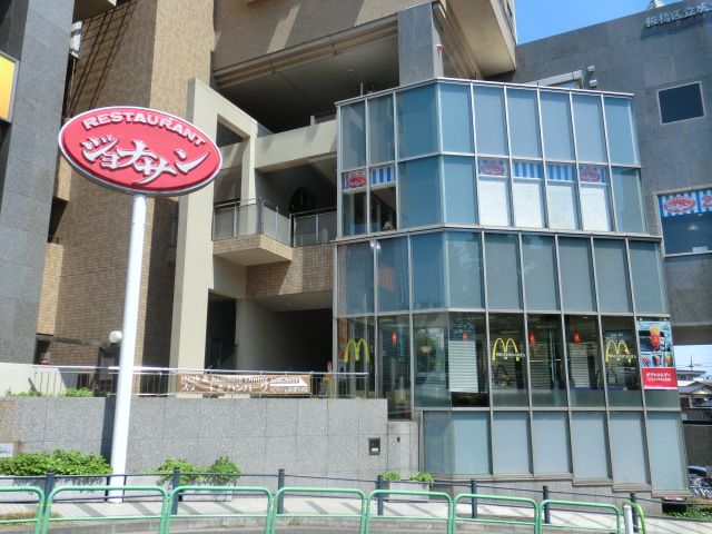 飲食店　マクドナルド成増駅北口店（飲食店）まで946m