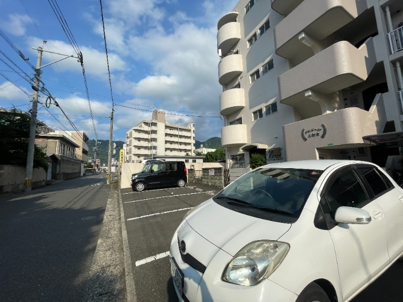 【北九州市小倉北区三郎丸のマンションの駐車場】