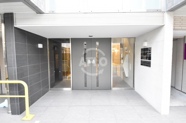 【大阪市北区豊崎のマンションのエントランス】