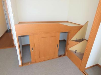 収納　ベッド下、階段下は大容量収納！