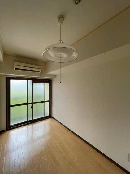 居室・リビング　※別部屋の写真です。