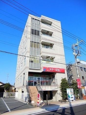 幸手市中のマンションの建物外観