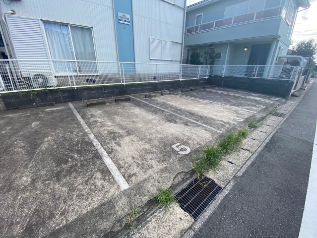 【千葉市中央区都町のアパートの駐車場】