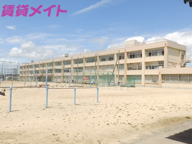 【伊勢市小俣町元町のアパートの中学校】