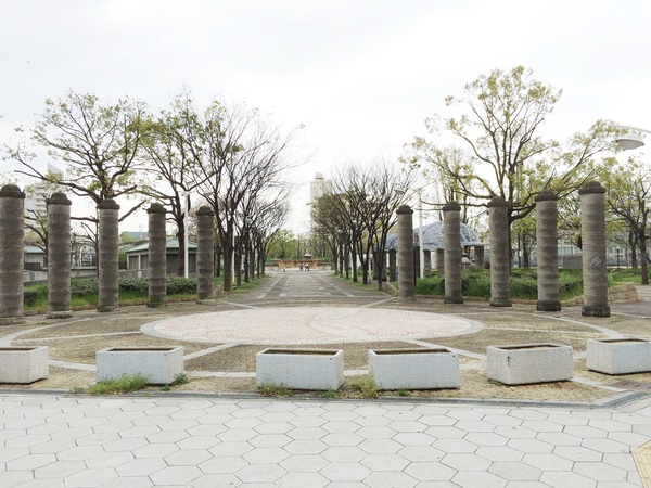 【エステムコート難波サウスプレイスIIIラ・パークの公園】