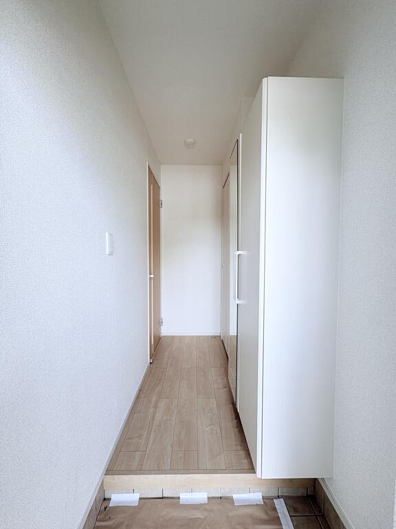 滝川市東町5丁目2LDKアパートの玄関写真