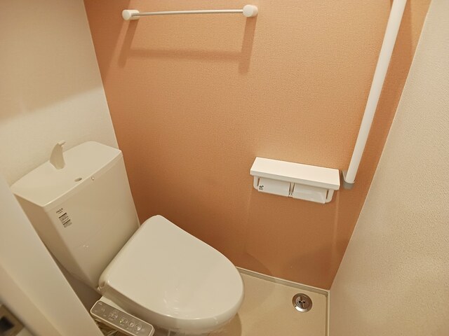 滝川市東町5丁目2LDKアパートのトイレ写真