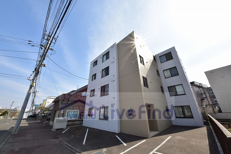 札幌市豊平区西岡五条のマンションの建物外観