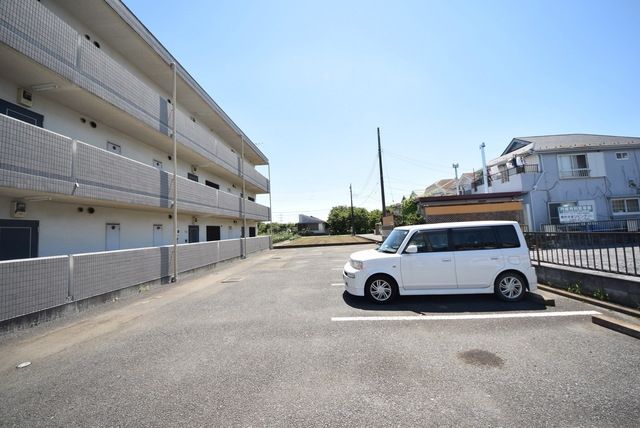 【坂戸市浅羽野のマンションの駐車場】