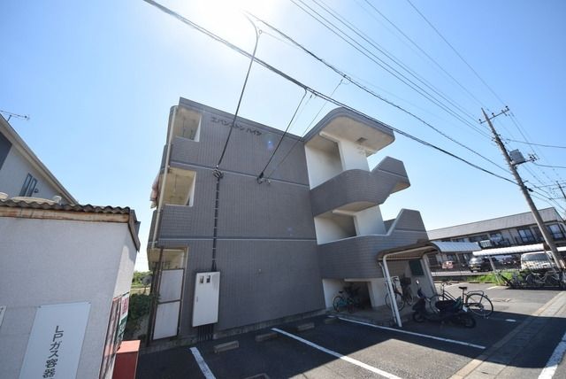 坂戸市浅羽野のマンションの建物外観