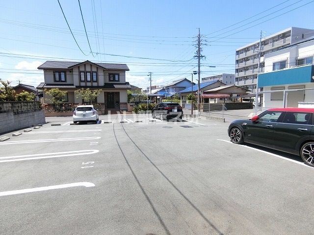 【津市桜橋のマンションの駐車場】