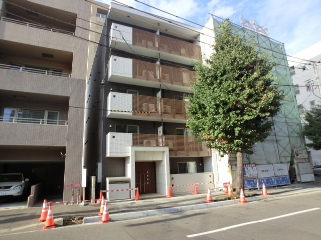 札幌市中央区南二条西のマンションの建物外観