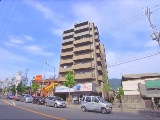 【京都市山科区椥辻東潰のマンションの建物外観】