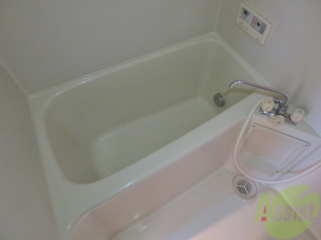 バス・シャワールーム　バス・トイレ別でお掃除しやすいですよ～。