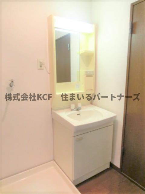 洗面設備　ゆったりとスペースのある洗面所