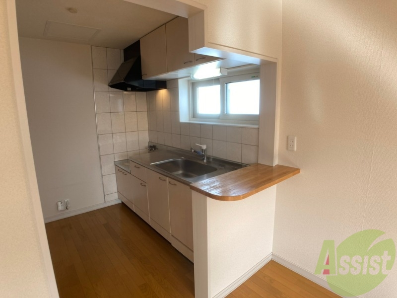 キッチン　キッチンはスペースも広々していて使いやすそうですよ