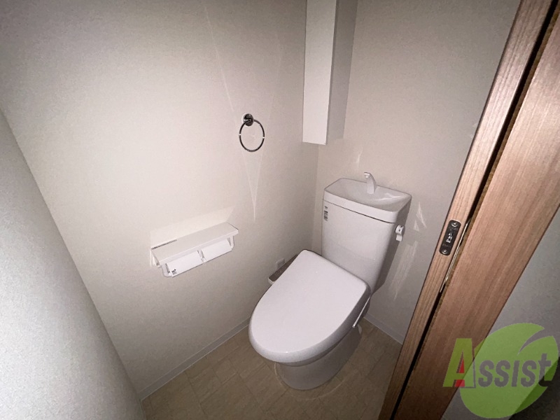 トイレ　トイレは温水洗浄便座となっており、使い勝手が良いです。