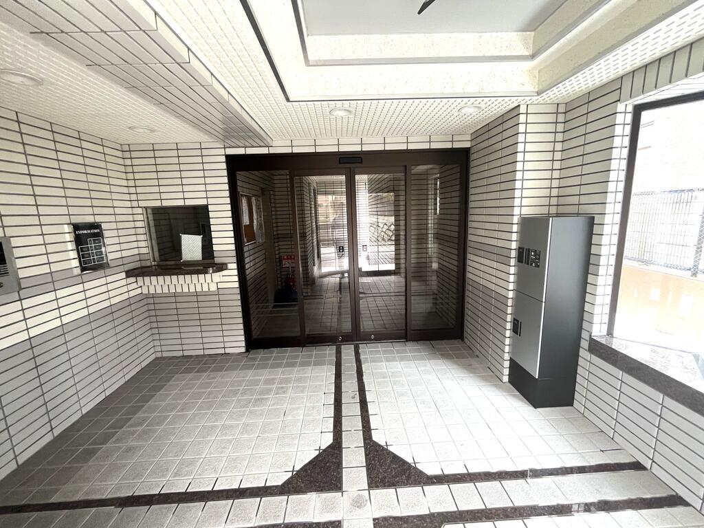 エントランス　エントランスはオートロック付きです