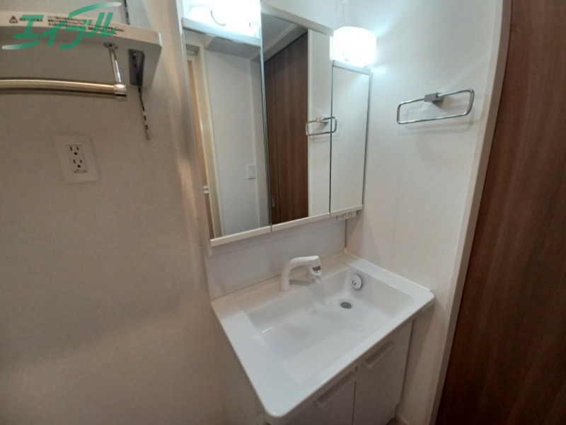 洗面設備　同型参考写真