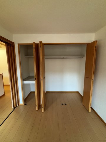 収納　☆7.4帖洋室にある収納☆