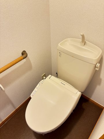 トイレ　☆温水洗浄・暖房便座付きトイレです☆