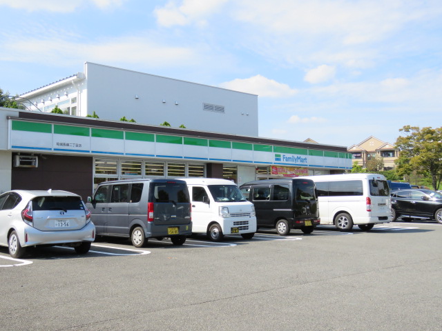 コンビニ　ファミリーマート　稲城長峰二丁目店（コンビニ）まで659m