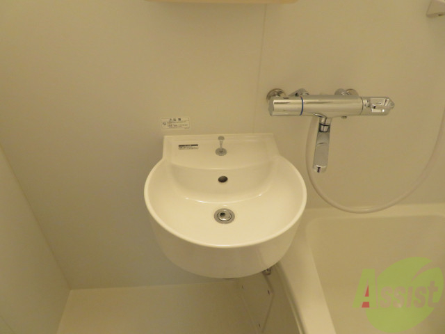 洗面設備　嬉しい洗面所付。朝の身支度には困りませんね。