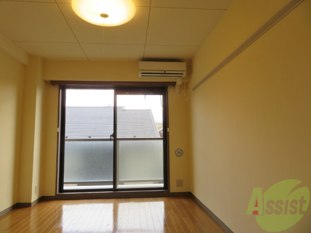 その他設備　夏季には必須ですよね。もちろんエアコンも付いてます。