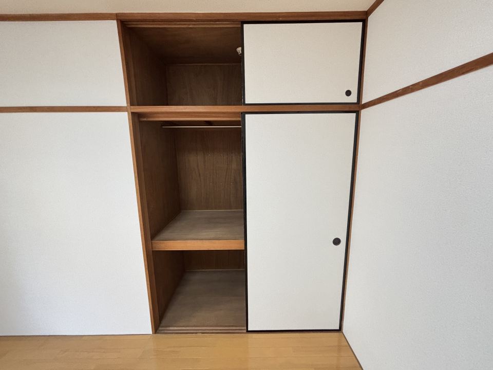 収納　上下２段収納、天袋もあります