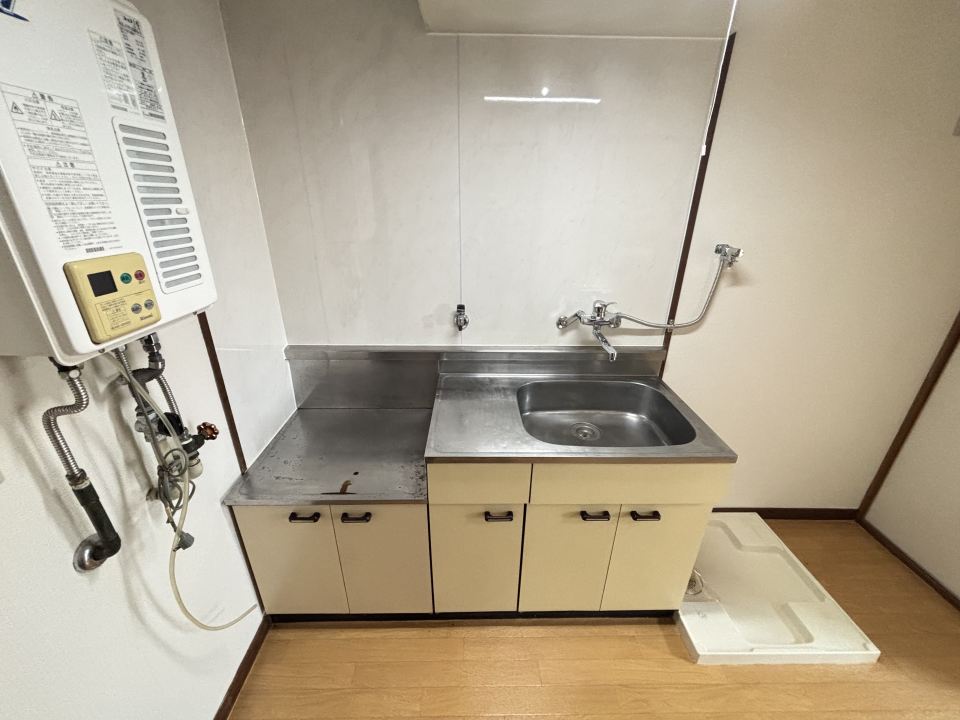 キッチン　４畳のキッチン、２口ガスコンロ置けます