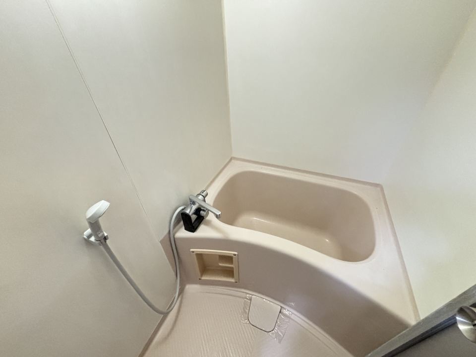 バス・シャワールーム　バスルームです