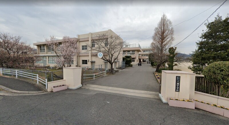 中学校　飯塚市立二瀬中学校（中学校）まで1286m