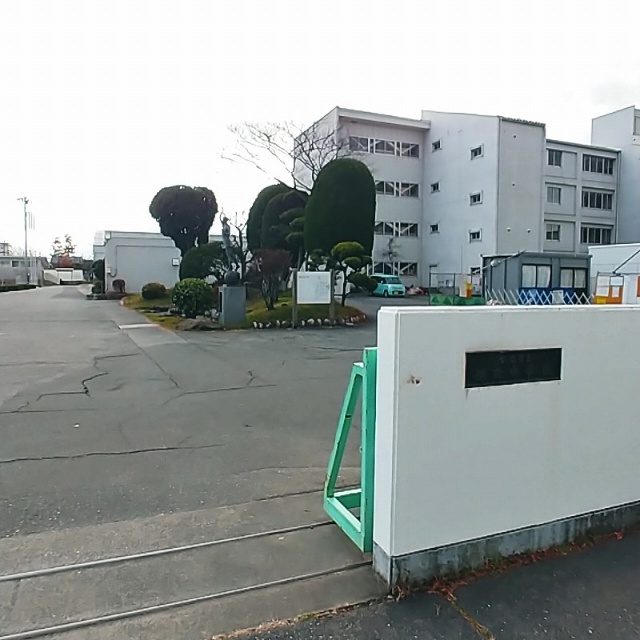 中学校　松本市立鎌田中学校（中学校）まで865m